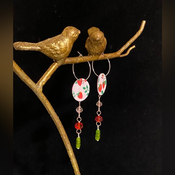 🍓🍃Cottagecore Strawberry Leaf Dangly Hoop Earrings - Picture 2 of 2